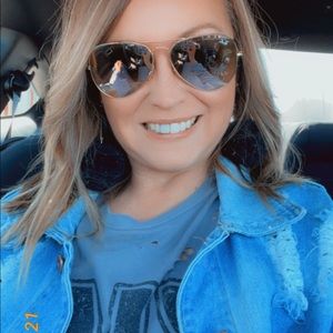 Meet your Posher, Angela